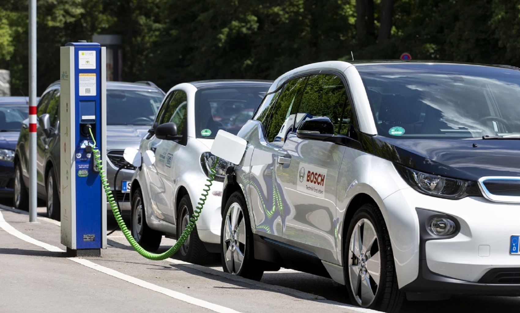 Xe điện hóa chiếm gần 48% lượng ô tô đăng ký mới ở châu Âu năm 2023